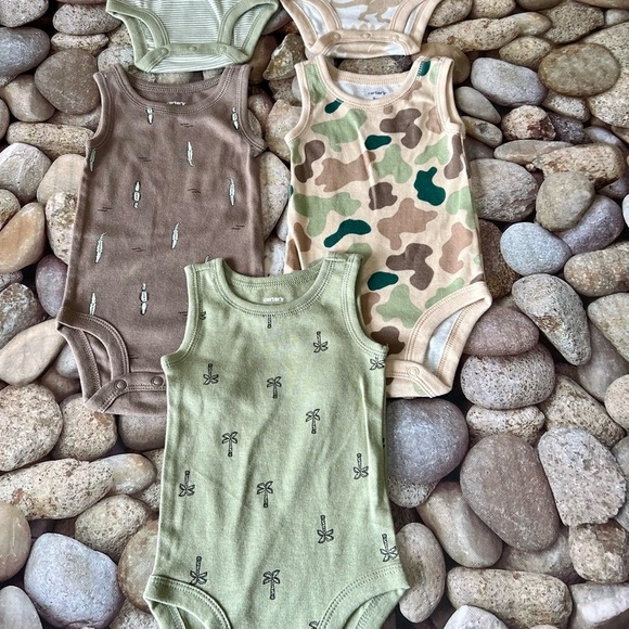 NWT CARTERS SLEEVELESS BODYSUIT SET - Picture 1 of 11